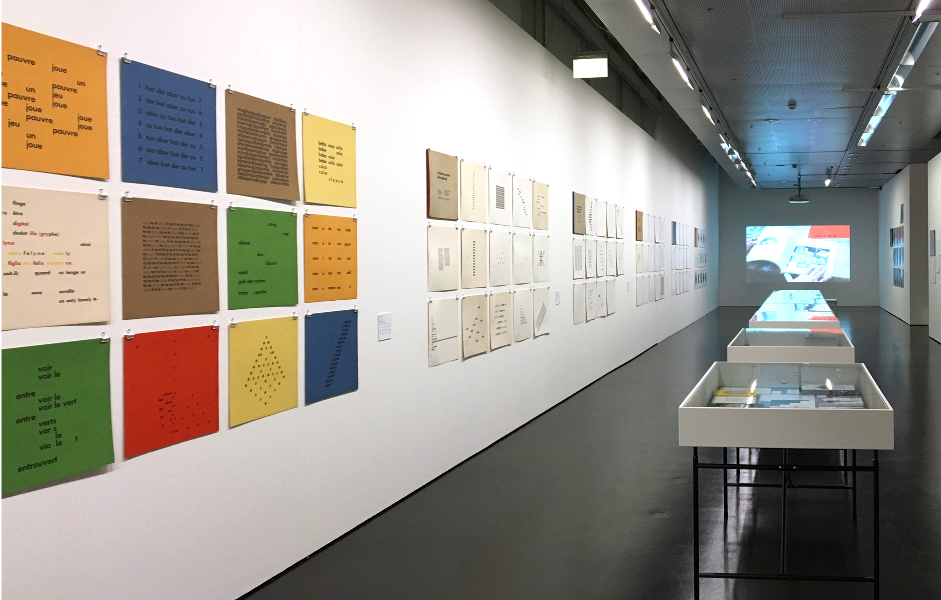 Blick in die Ausstellung »Hansjörg Mayer. The Smell of Ink«