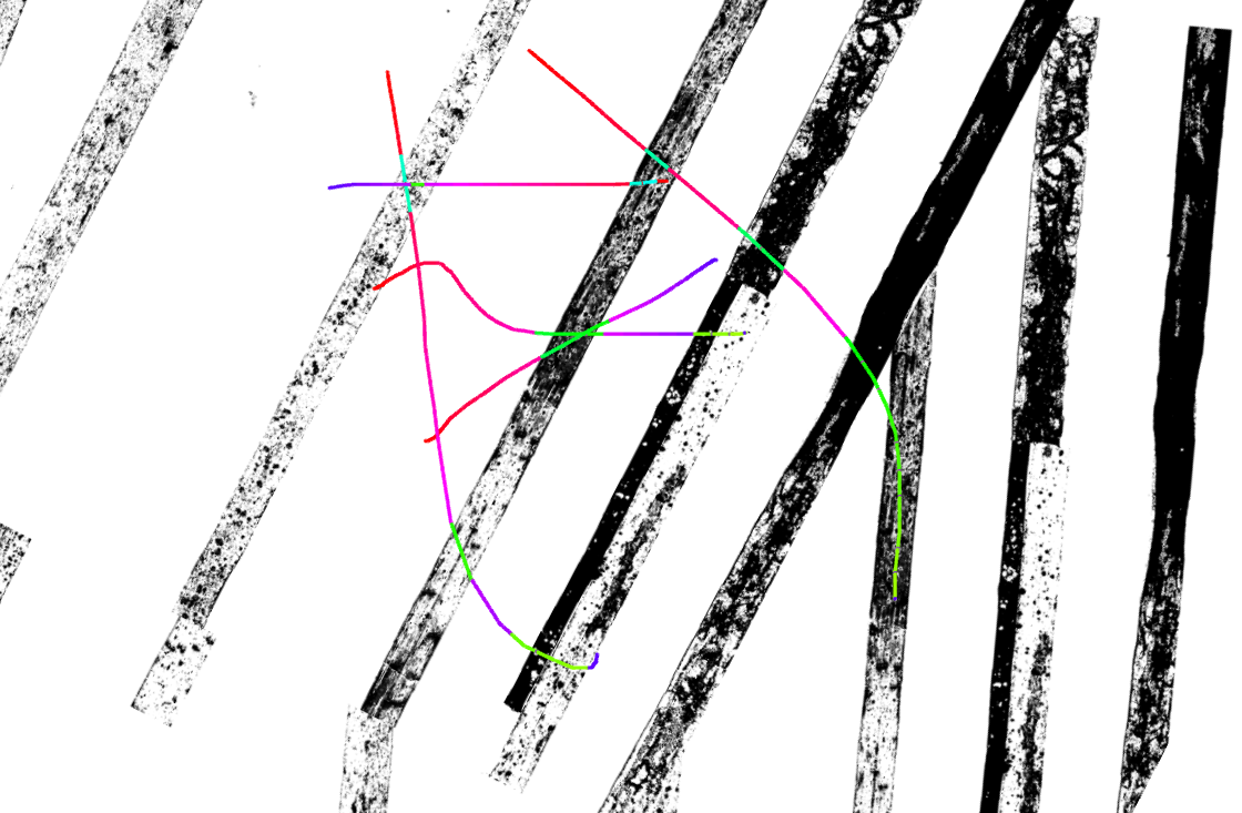 Grafische Darstellung diagonal verlaufender schwarzer Balken mit bunten Strichen dazwischen 