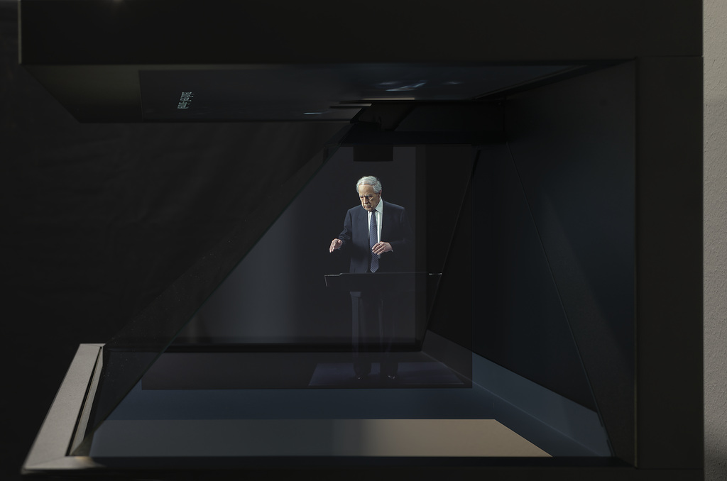 Le Maître du Temps: Pierre Boulez Dirige »Mémoriale«