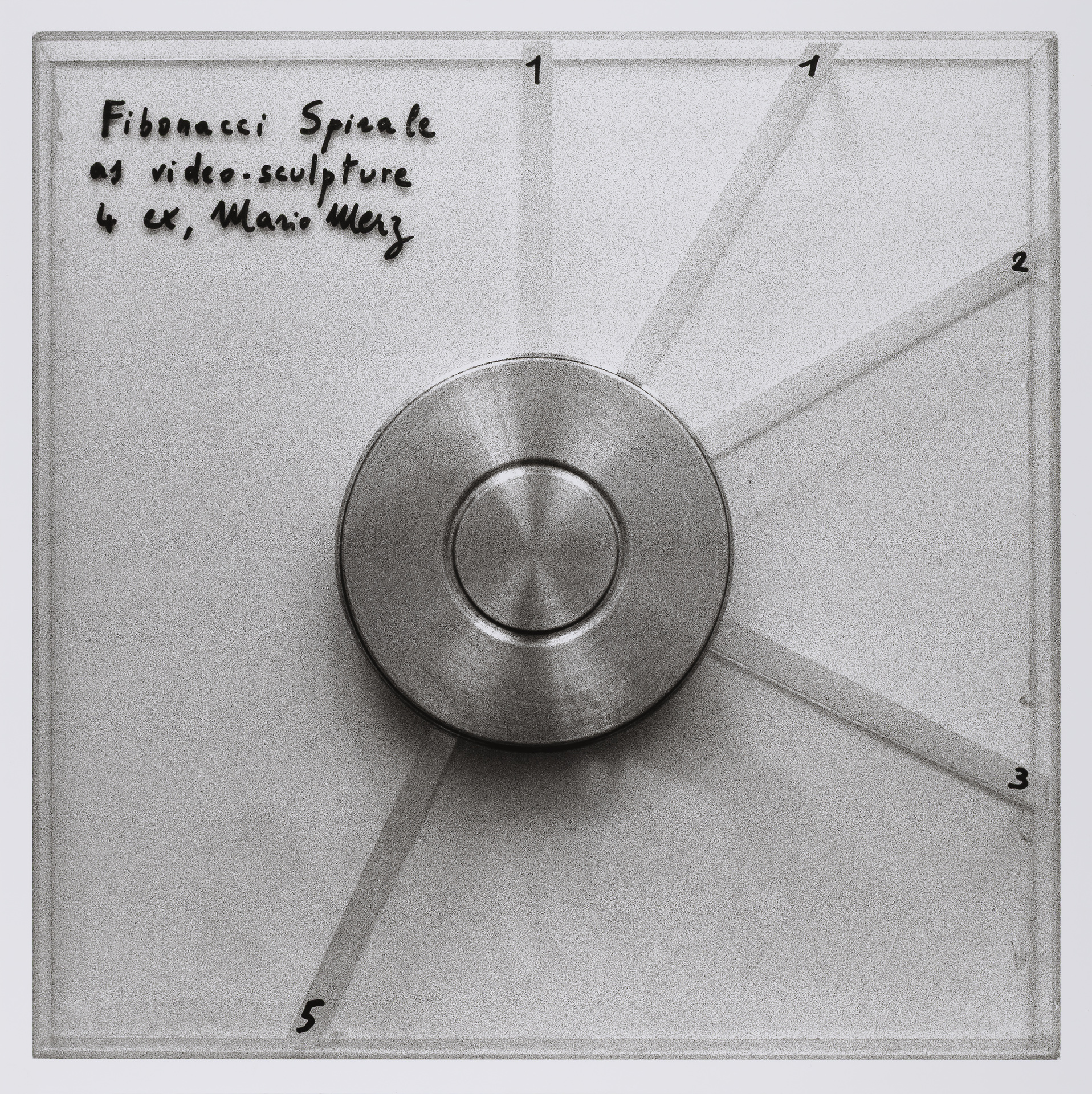Plexiglasobjekt zu »Lumaca« von Mario Merz
