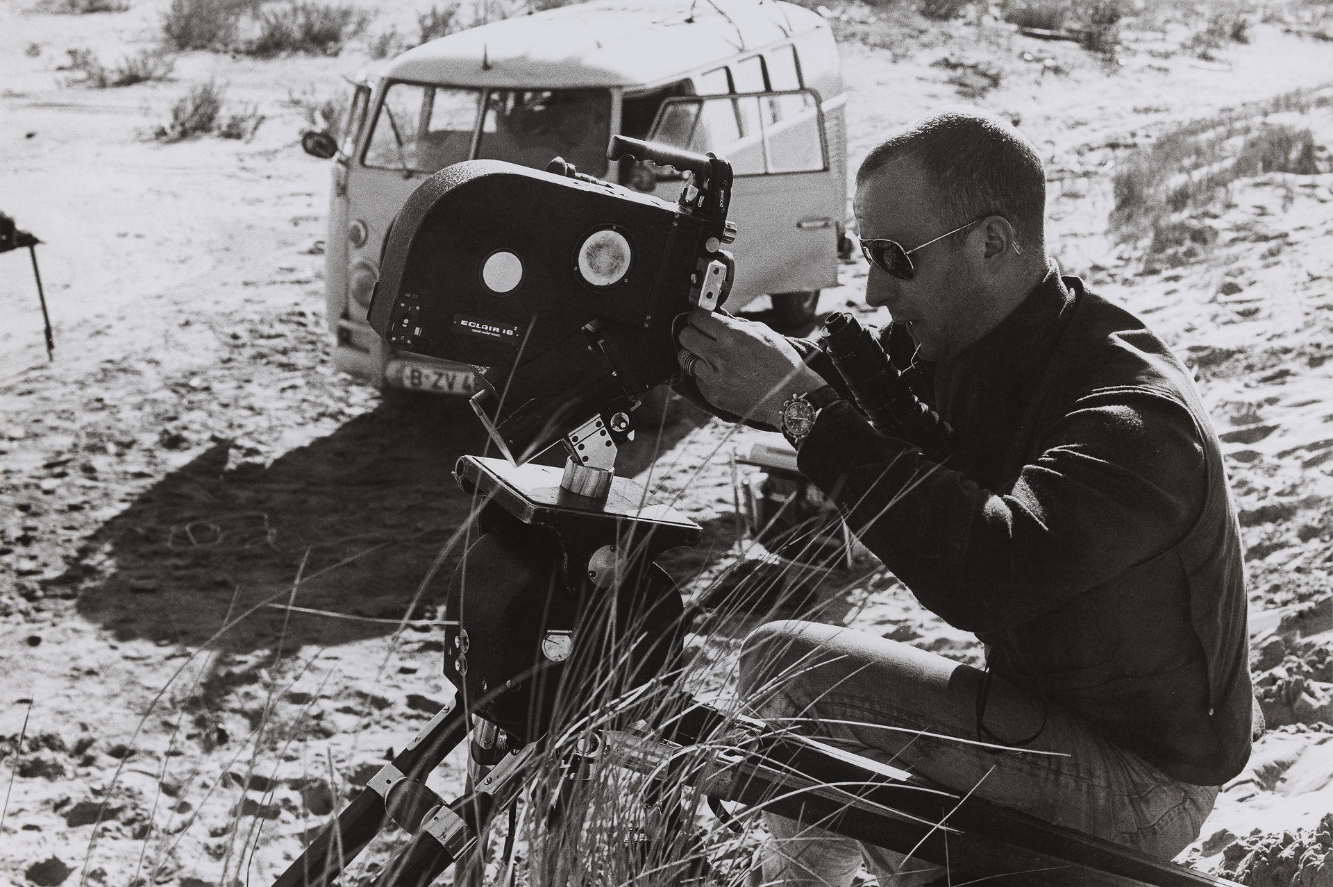 Gerry Schum bei den Dreharbeiten zu Marinus Boezems ›Sand Fountain‹, Camargue, Frankreich, Januar 1969