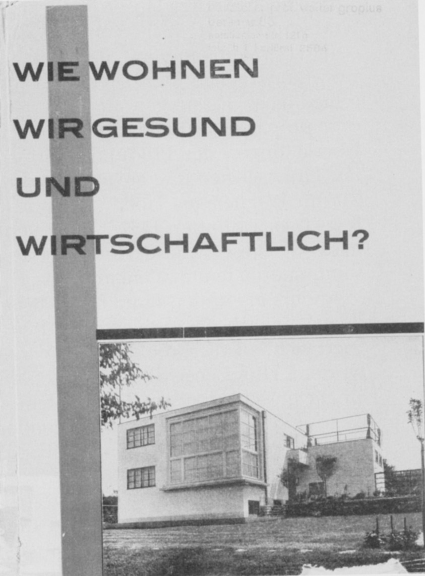 schwarz weiße Architekturfotografie mit den Schriftzug »Wie wohnen wir gesund und wirtschaftlich?«