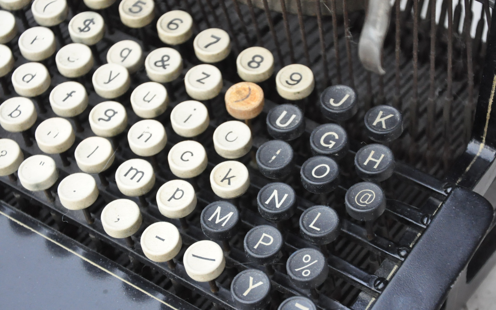 Historische Schreibmaschine Caligraph 2 mit @-Zeichen