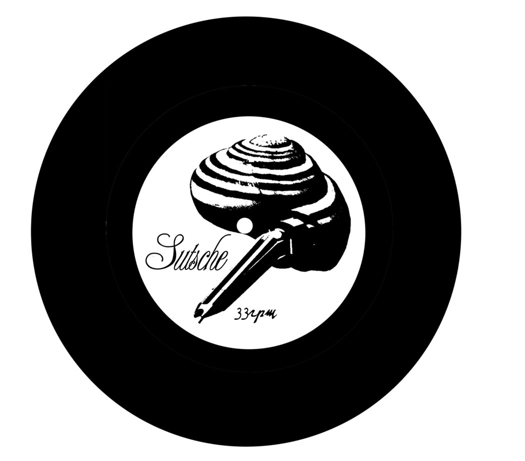 A gramophone record. On the record label a snail shell can be seen. The snail has a pickup instead of the head.
