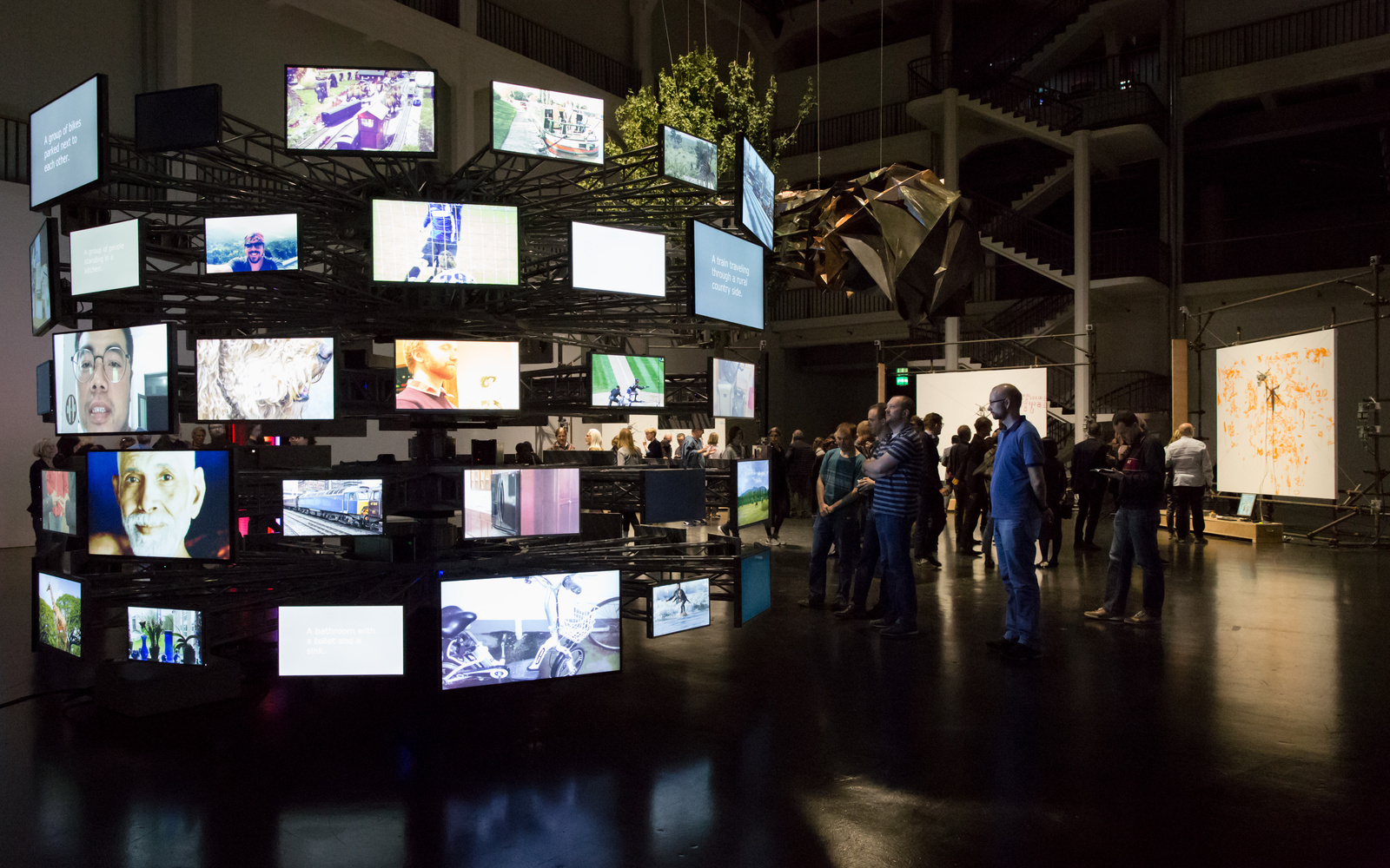 Blick in die Ausstellung »Datumsoria: The Return of the Real« 