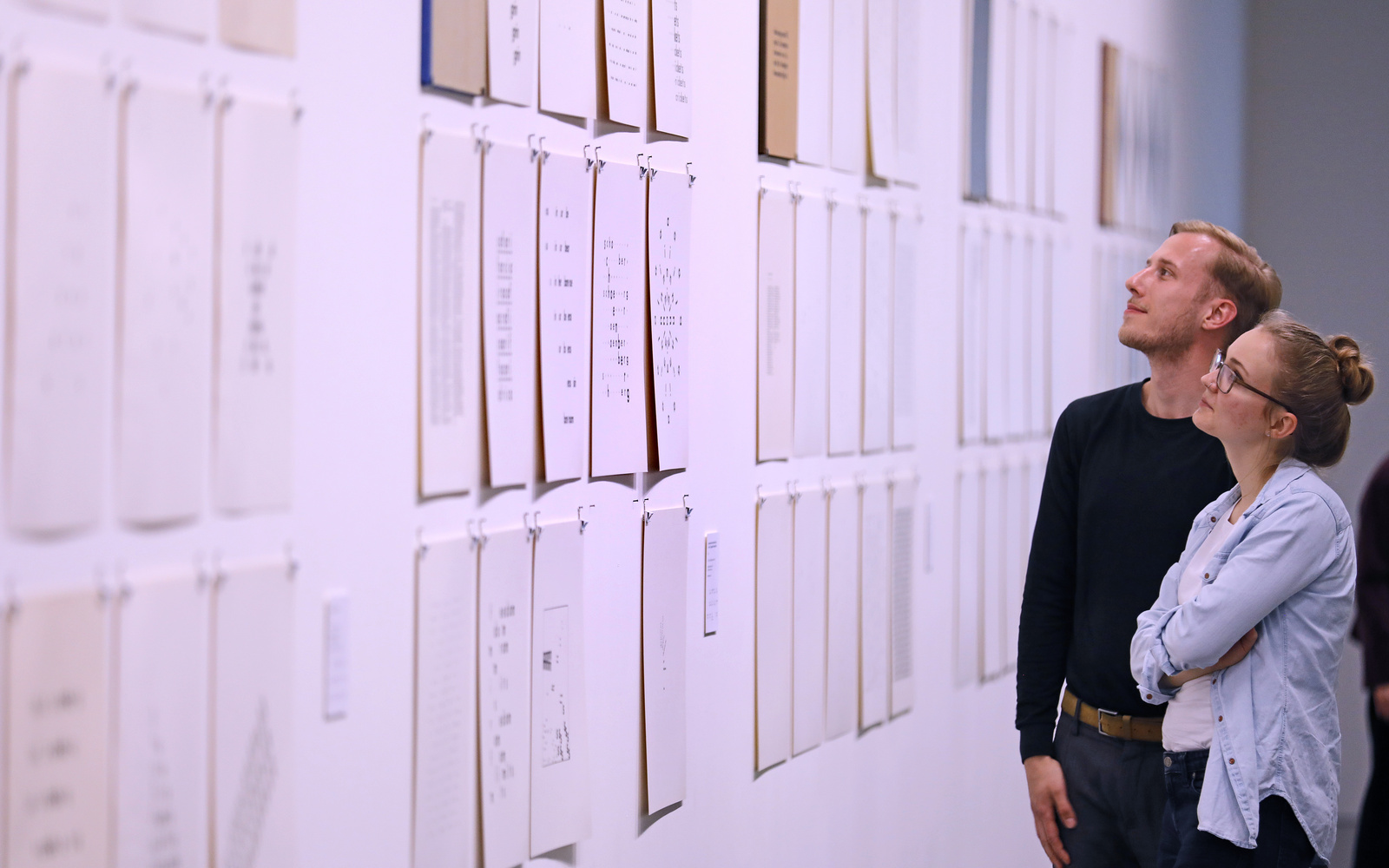 Besuche am Eröffnungsabend der Ausstellungsserie »Poetische Expansionen« 