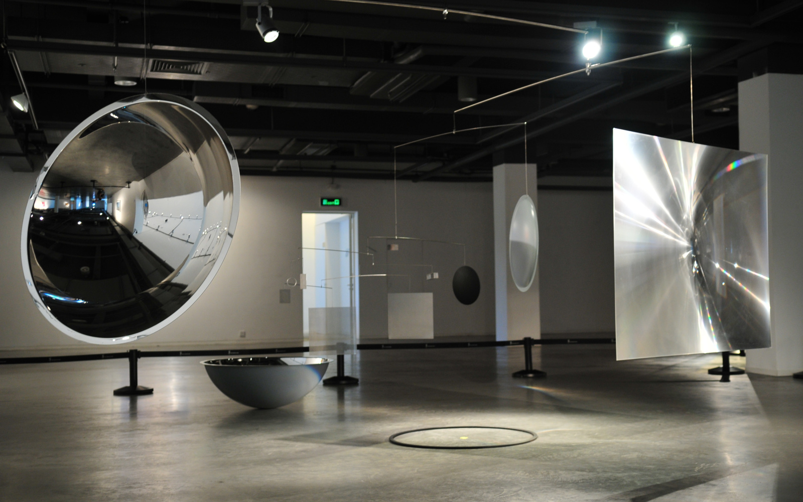 View of the installation Transoptics IV by Dieter Jung in the OCT Art & Design Gallery