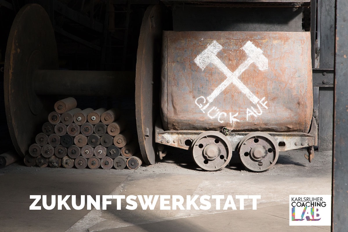 A rusty goods wagon with the inscription "Glück auf" (Luck on)