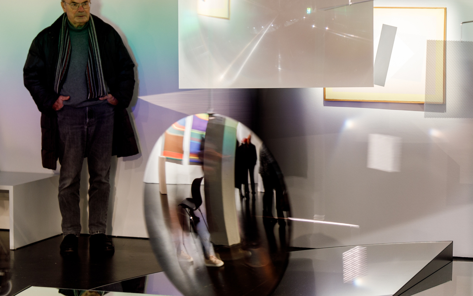 Verspiegeltes Mobile in der Ausstellung »Dieter Jung. Between and Beyond«