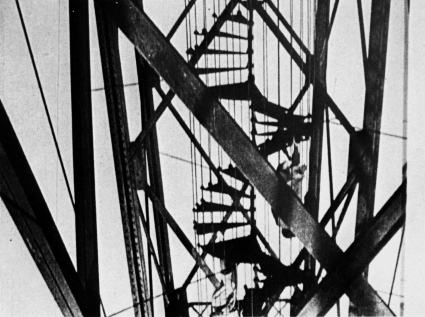 Still from the black and white film "Alter Hafen in Marseille" by Moholy-Nagy from the 1930s.