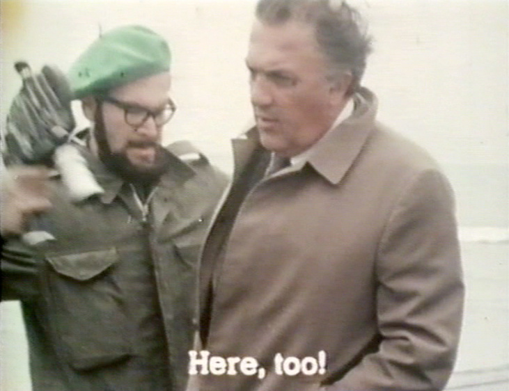 Gideon Bachmann (links) versucht Federico Fellini während Dreharbeiten aufzunehmen. 