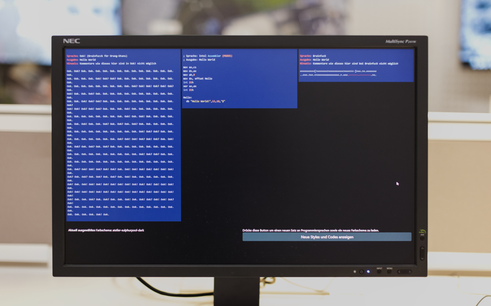 Schwarzer Bildschirm auf dem ein Programmier-Code eingeblendet ist.