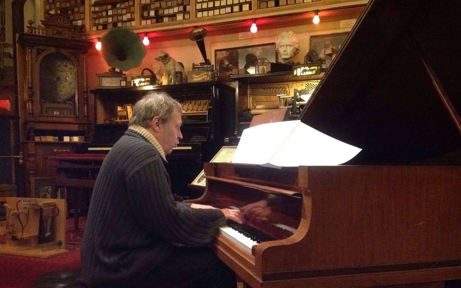 Hermann Kretzschmar playing the piano