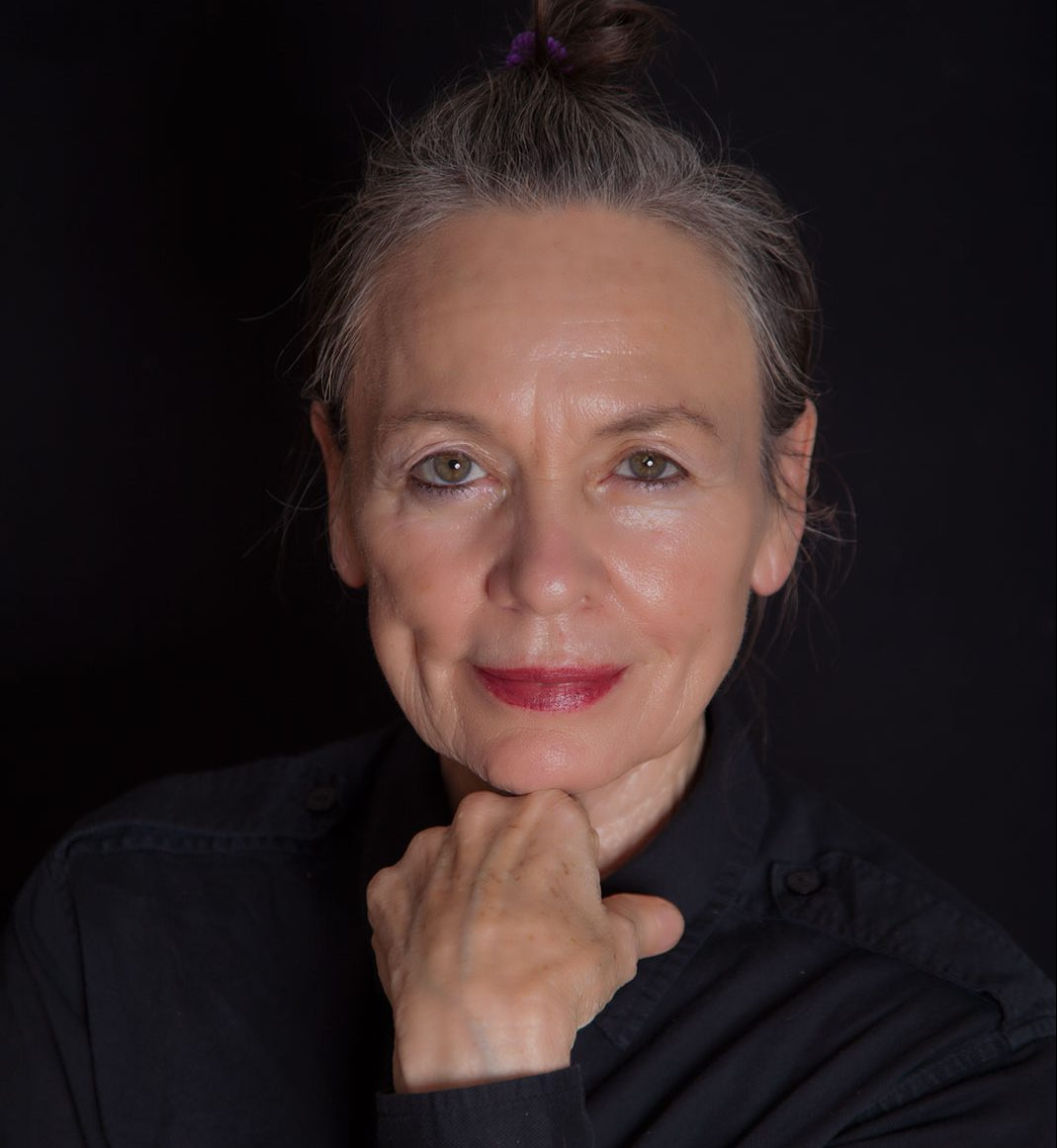 The picture shows a portrait of Giga Hertz Award Winner Laurie Anderson