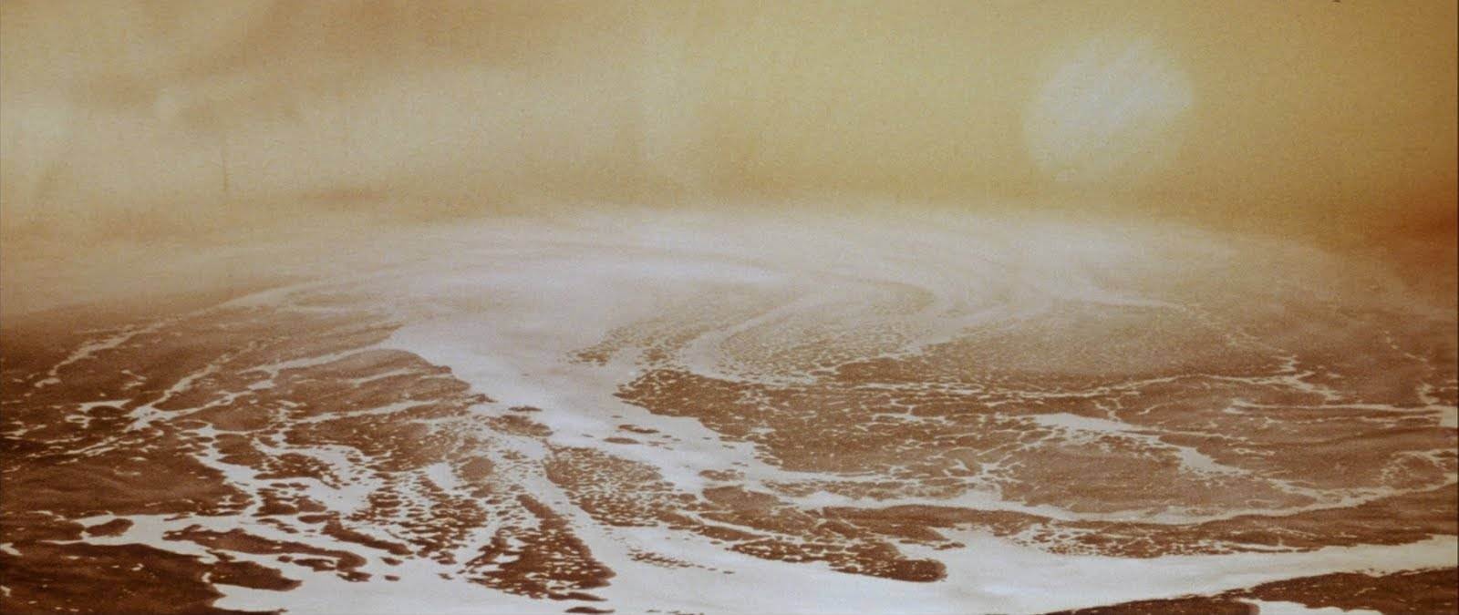The picture shows the ocean 