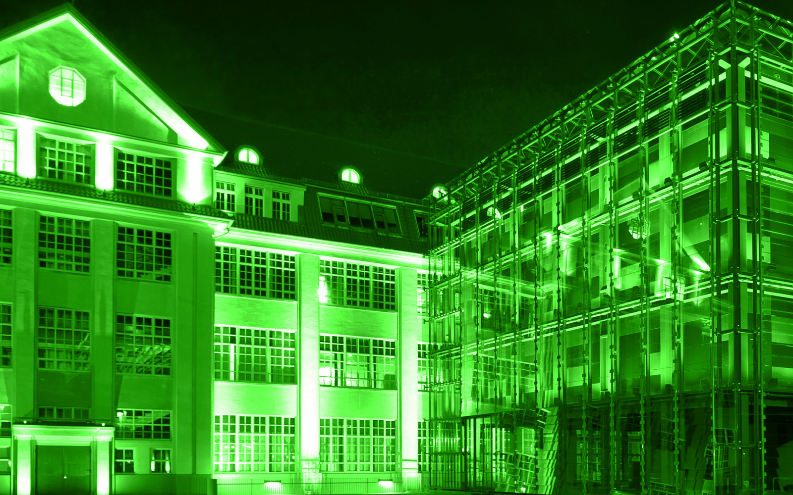 Grün eingefärbte Abbildung des ZKM mit Cubus im Vordergrund