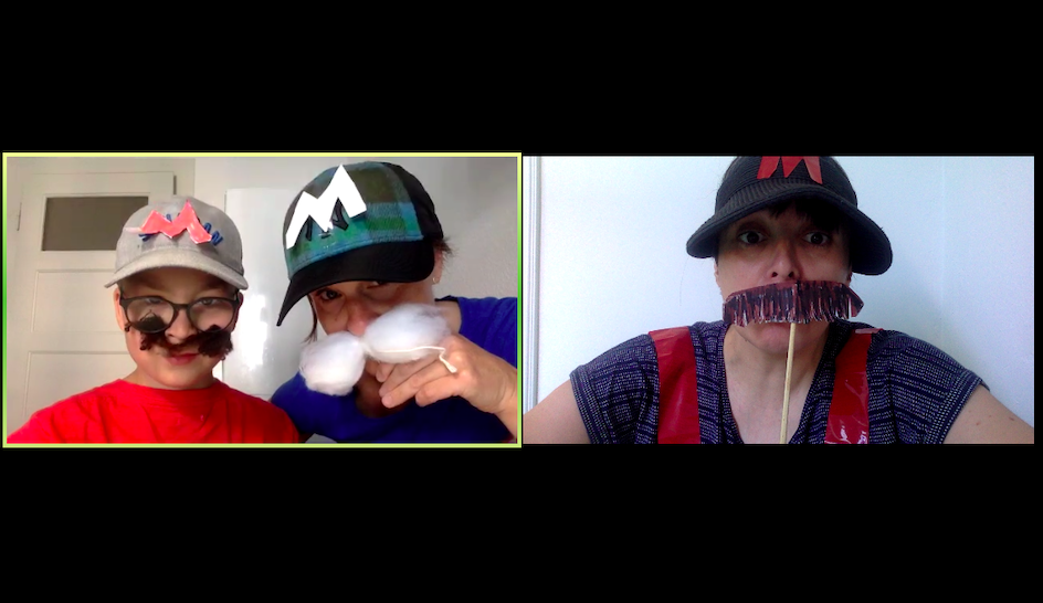 Mit bauschigen Bärten und Mario Kappen verkleidet lachen drei Menschen uns in einer Kachelbildansicht entgegen.