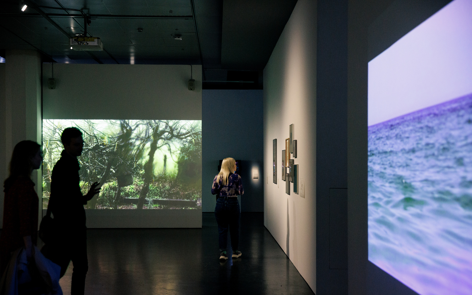 On view is the exhibition "Soun-Gui Kim: Lazy Clouds" at the ZKM. In the back are shots of nature, on the right you can see shots of a sea.