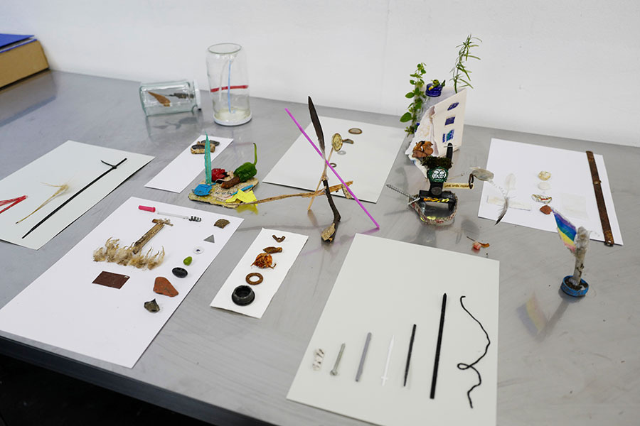 An overview of different materials lies on a table.