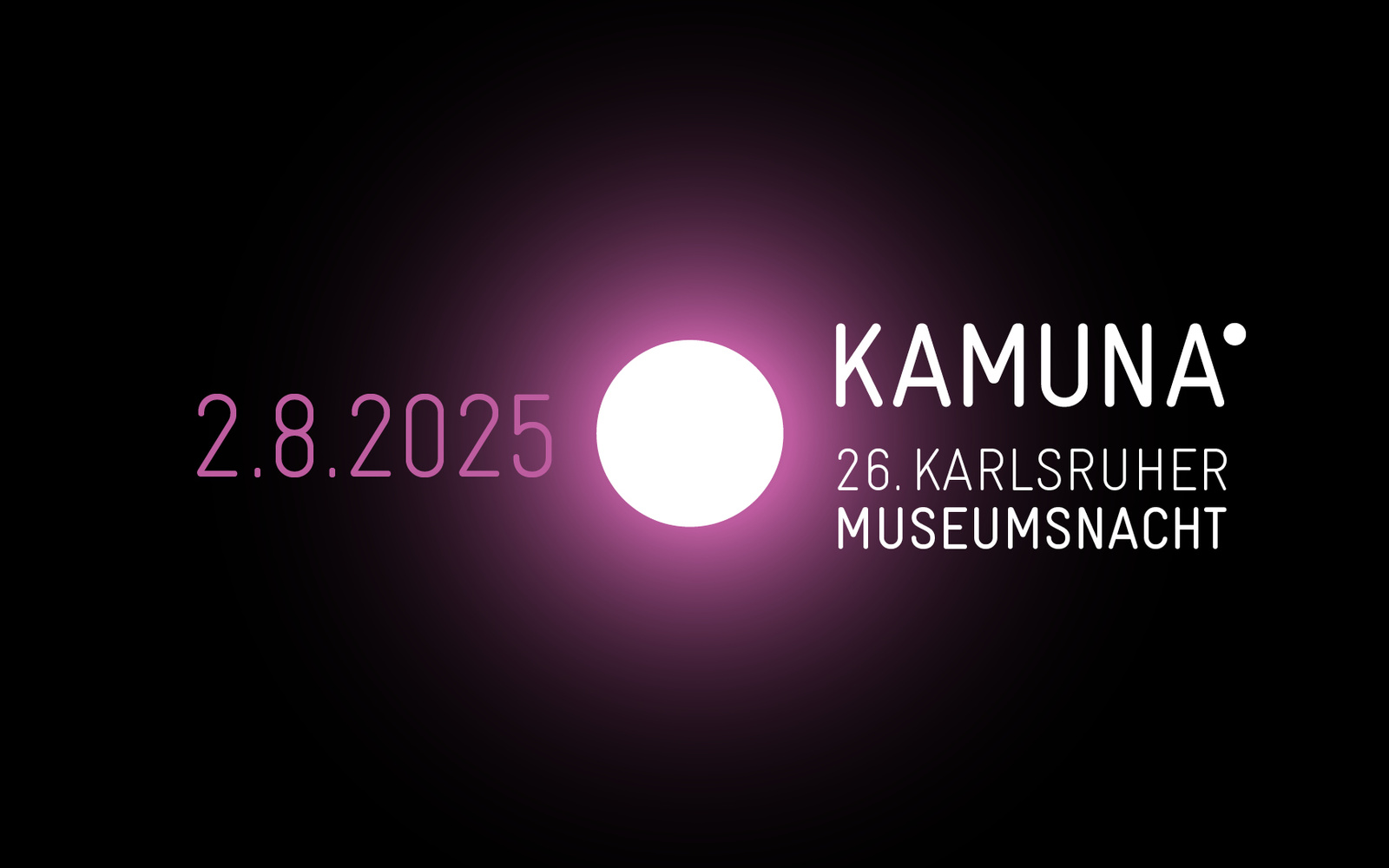 Zu sehen sind das Datum 2.8.2025 und der Schriftzug „26. Karlsruher Museumsnacht”.
