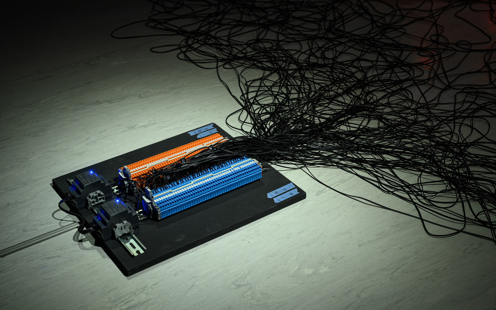The picture shows a device connected to many black cables.
