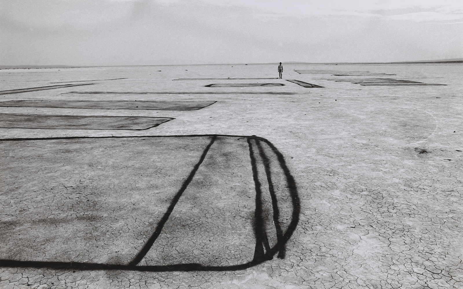 Während der Dreharbeiten zu Michael Heizers  ›Coyote‹, Coyote Dry Lake, Kalifornien, USA, März 1969