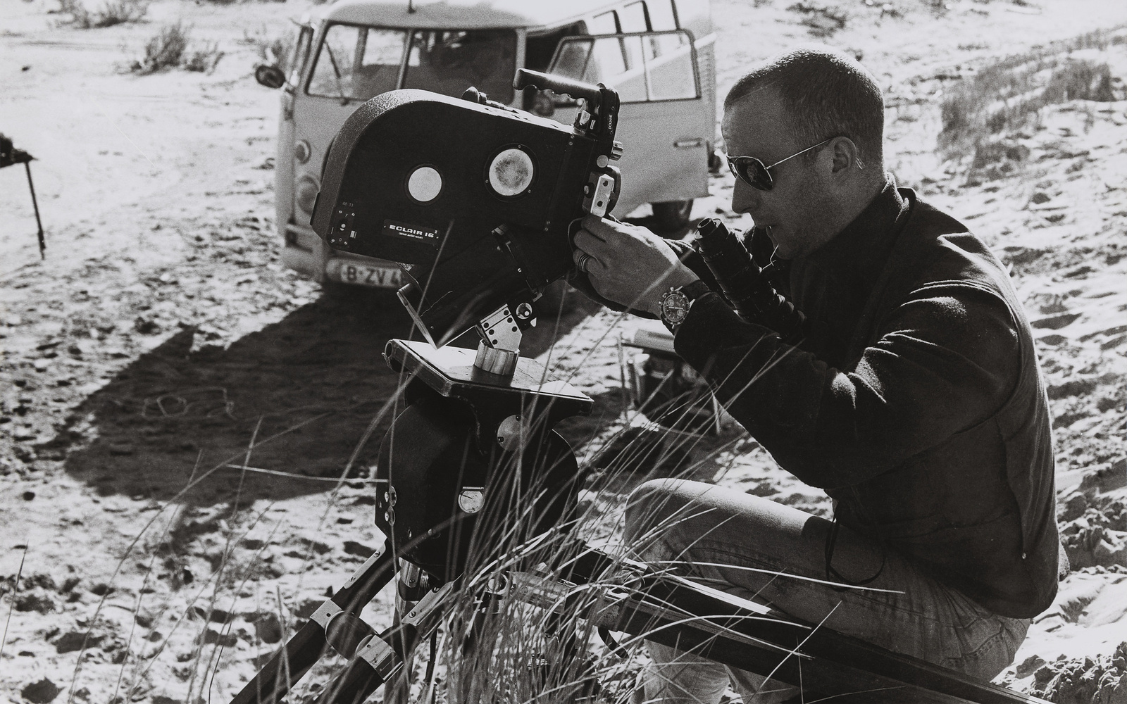Gerry Schum bei den Dreharbeiten zu Marinus Boezems ›Sand Fountain‹, Camargue, Frankreich, Januar 1969