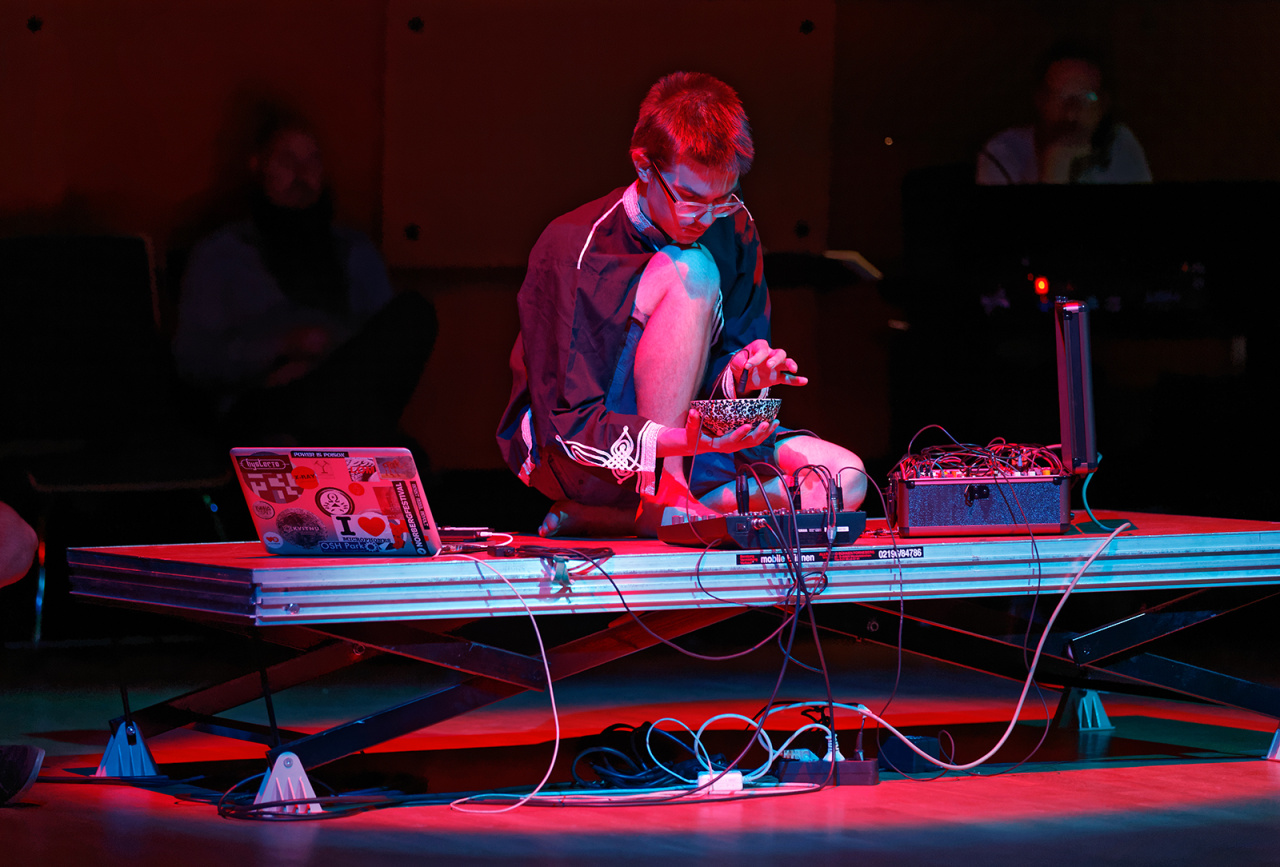 The photo shows the sound artist and musician Jonáš Gruska during his performance at the festival »sonic experiments« in July 2015.