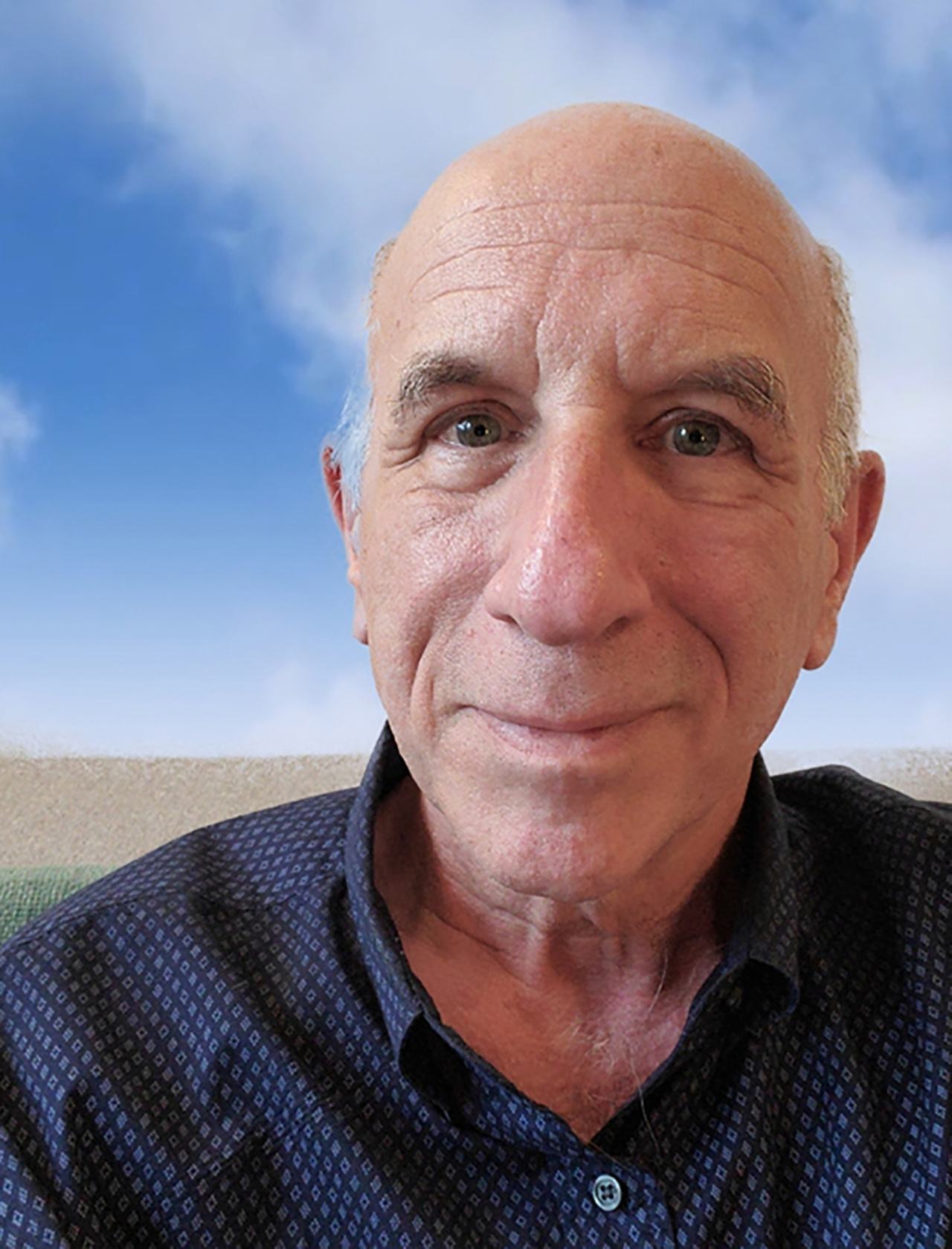 Zu sehen ist das Portraitfoto einer Person. 