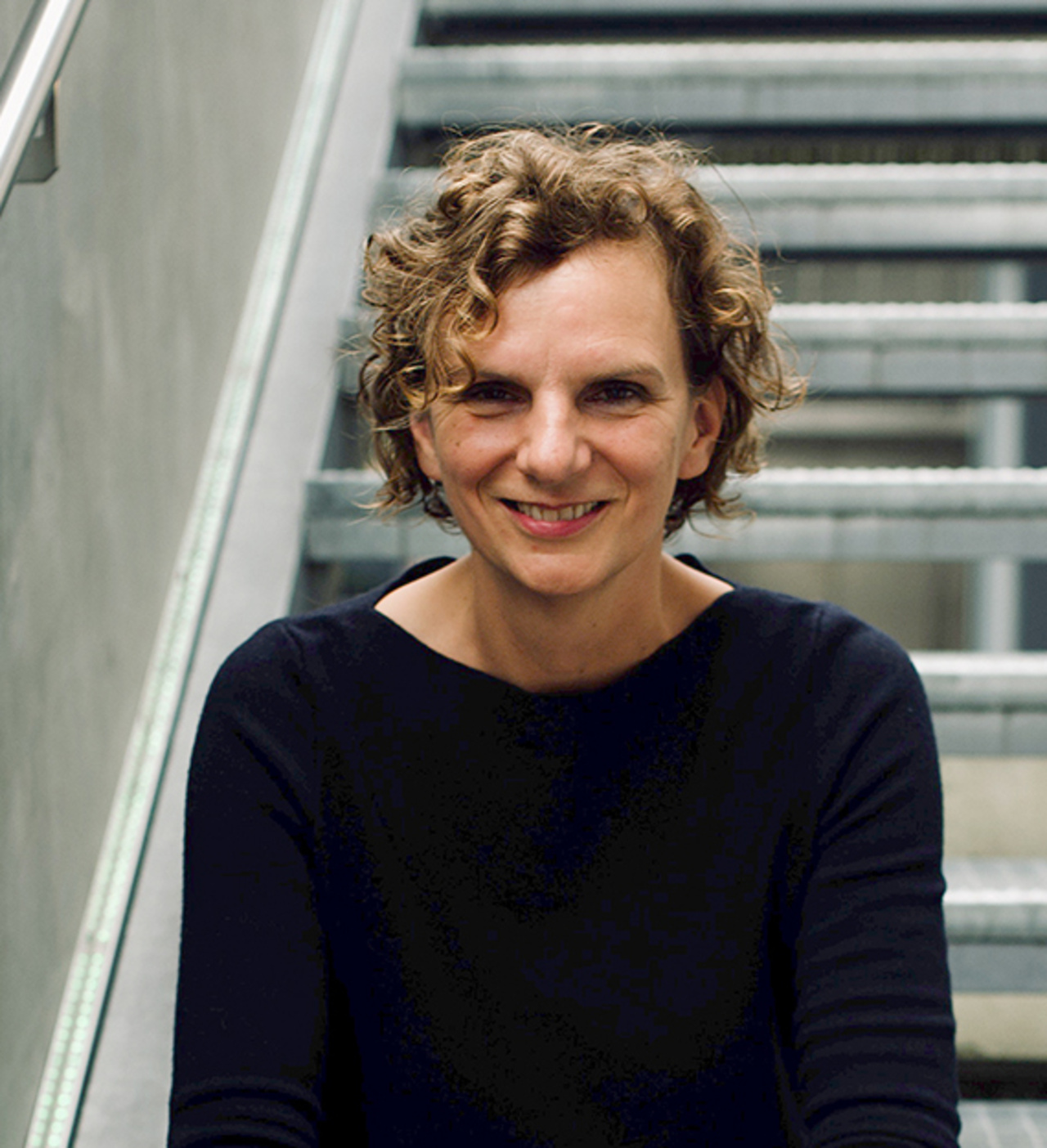 Zu sehen ist das Portraitfoto einer Person. 