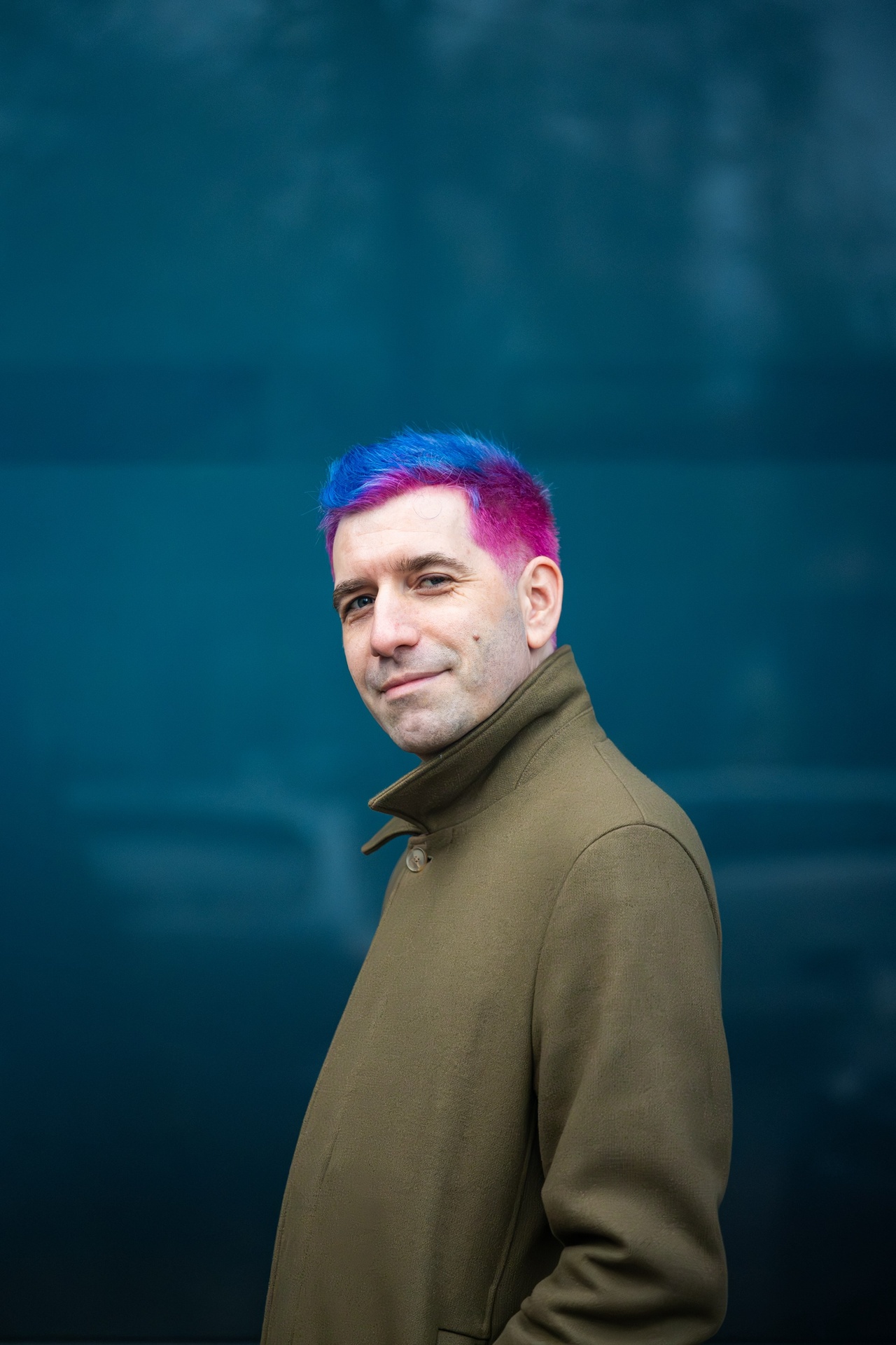 portrait of Davor Vincze with blue and purple hair