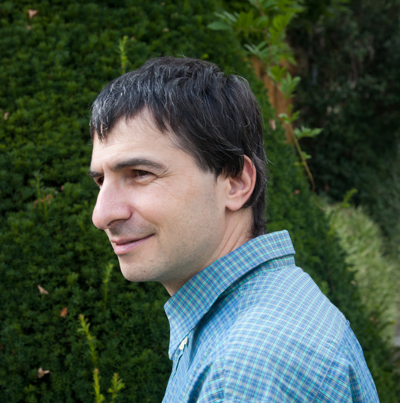 Zu sehen ist das Portraitfoto einer Person. 