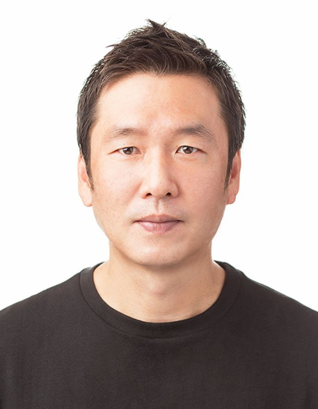 Zu sehen ist ein Portraitfoto von Dusu Choi.