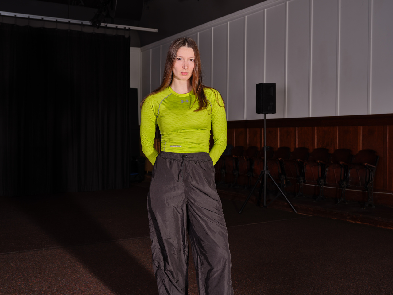 Zu sehen ist ein Portraitfoto von Nina Davies.