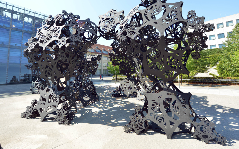Klang-Pavillon Installation, 40 Lautsprechern und 12 Subwoofern
