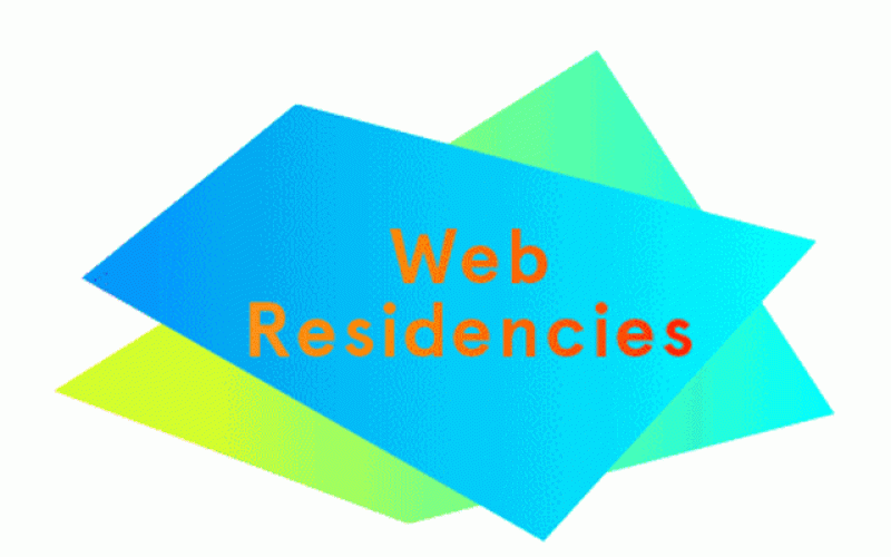 Farbenfrohe Dreiecke rotieren um den Schriftzug »Web Residencies«