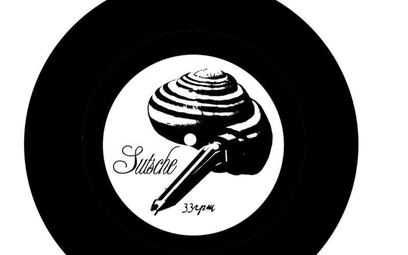 A gramophone record. On the record label a snail shell can be seen. The snail has a pickup instead of the head.
