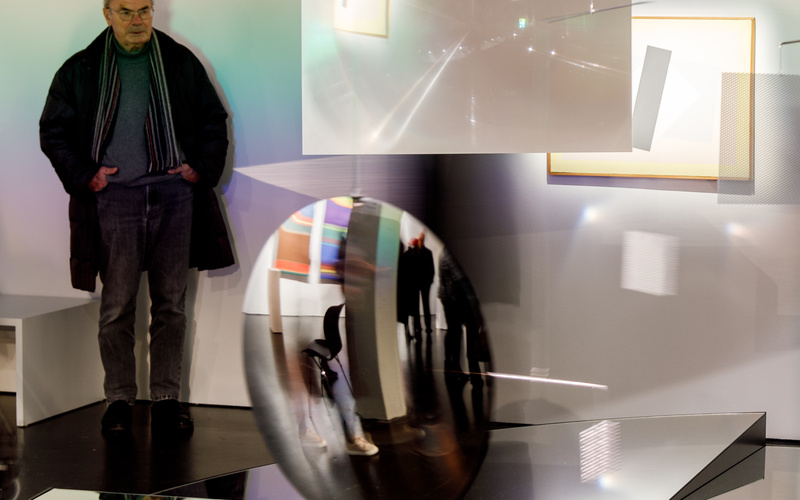 Verspiegeltes Mobile in der Ausstellung »Dieter Jung. Between and Beyond«