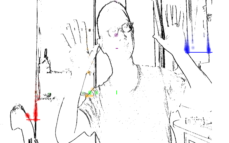 Zu sehen sind graphische Partituren eines Mannes mit Brille, der seine Hände auf Kopfhöhe hält