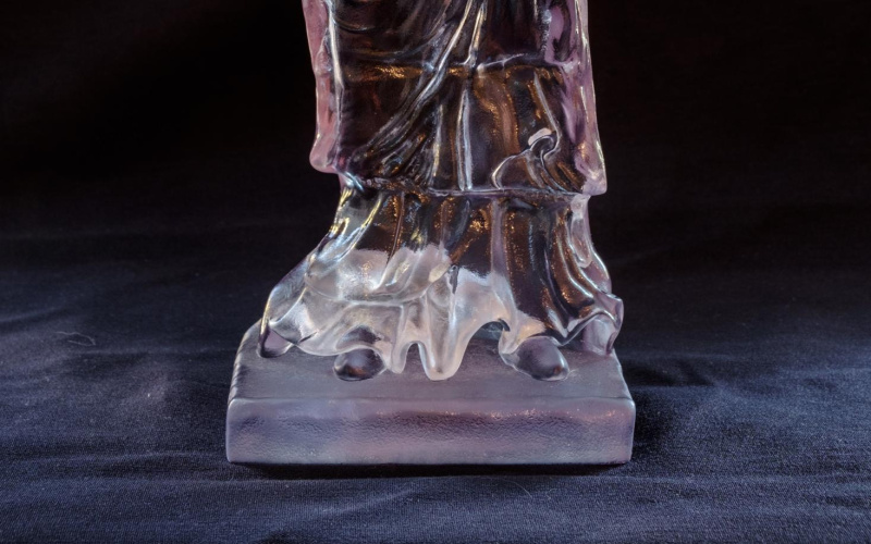Das Bild zeigt »Ebu« aus der Serie »Material Speculations: ISIS«, eine 3D gedruckte Statue mit elektrischen Komponenten