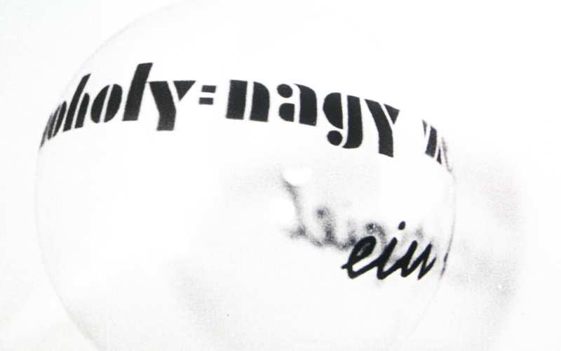 Black and white graphics with the lettering »Moholy-Nagy« on a white ball.