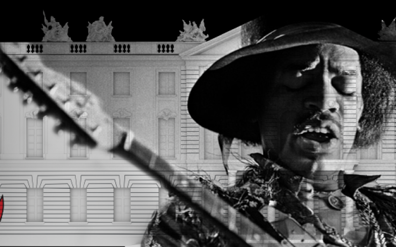 Vor einer Schlossfassade erscheint die Büste eines Musikers mit Hut und Schnurrbart. Seine Gitarre ragt schräg in das Bild. Seine Augen sind geschlossen und er trägt eine Jacke mit Federn. Links und rechts bedecken bunte florale Hippiemuster das Gebäude.