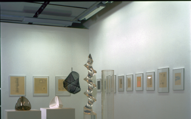 Exhibition view "Ruth Vollmer & Gego: Thinking the Line"