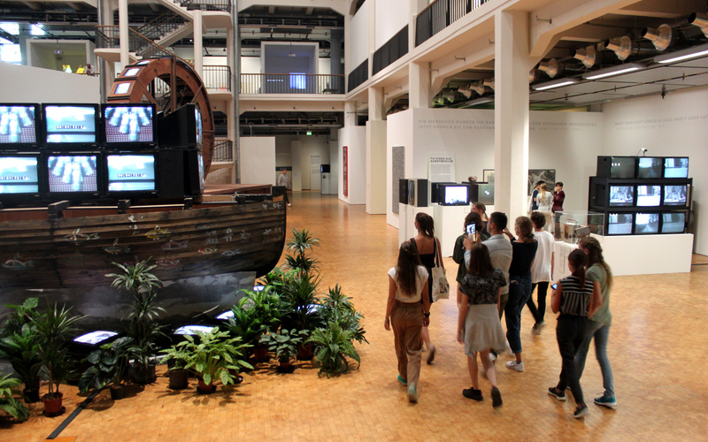 A group of students in the exhibition »Writing the History of the Future« as part of a cultural academy event.