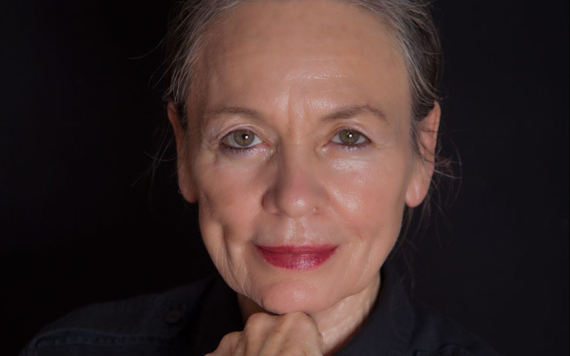 The picture shows a portrait of Giga Hertz Award Winner Laurie Anderson