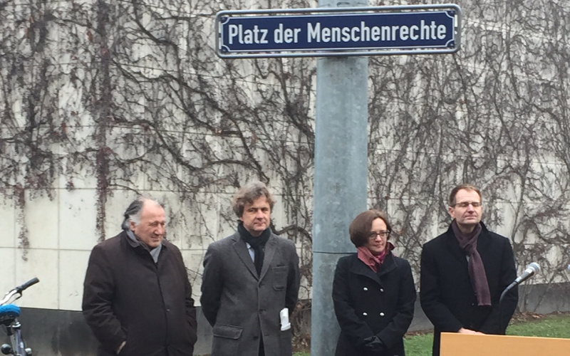 OB Mentrup, Weibel, C.Devaux unter dem neuen Schild ...