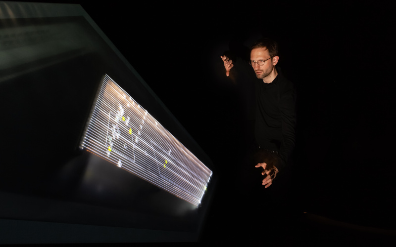 The artist Gero Koenig next to his installation »Chordeograph Augmented Reality«, instrument with graphic scores as interactive video installation