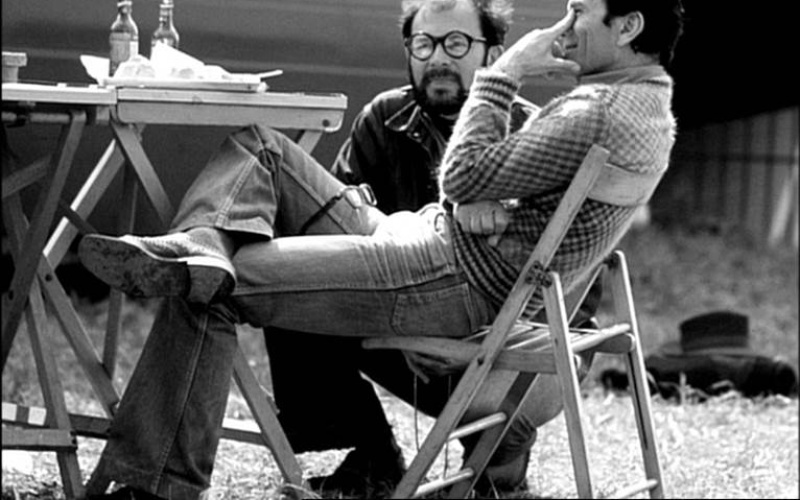 Gideon Bachmann mit Pier Paolo Pasolini im Gespräch am Set von »Saló«, 1975