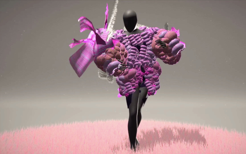 Tristan Schulze, SKIN 3.0, 2022. Zu sehen ist eine digitale schwarze Figur mit pinken aufgeblähten Kostüm auf einer fellartigen rosanen Fläche.