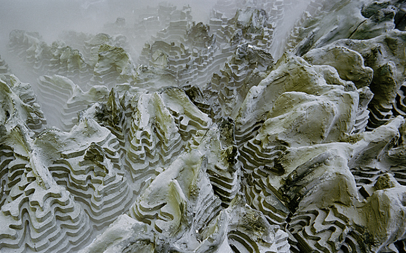 »Alpi« von Armin Linke. Visualisierung der Alpenlandschaft.